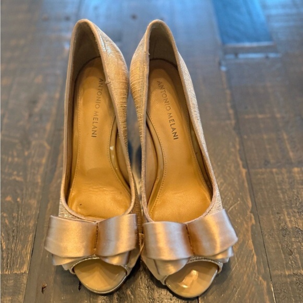 Antonio Melani Women's Gold Peep-Toe Heels